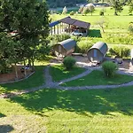 4 Elements Glamping & Kemp *