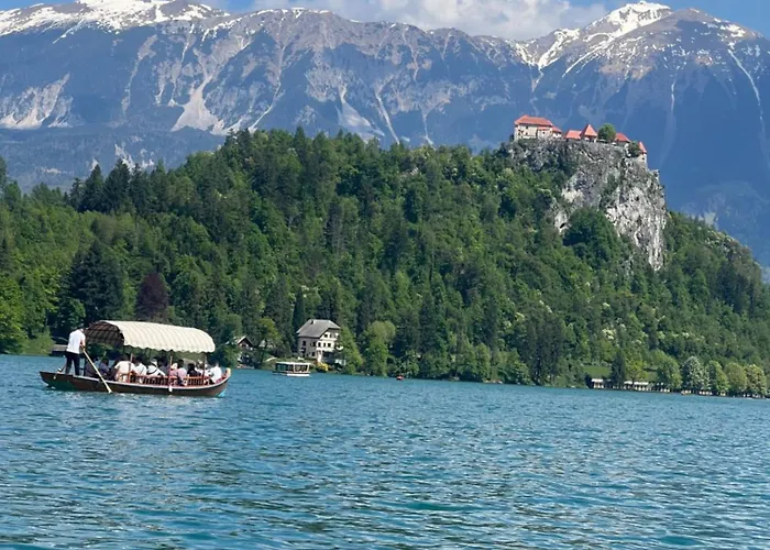 4 Elements Glamping & *